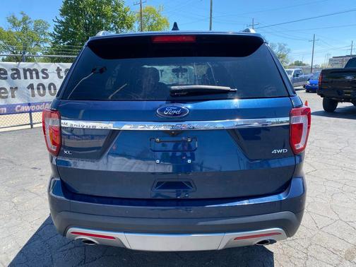 Blue Jeans Metallic 2017 Ford Explorer XLT