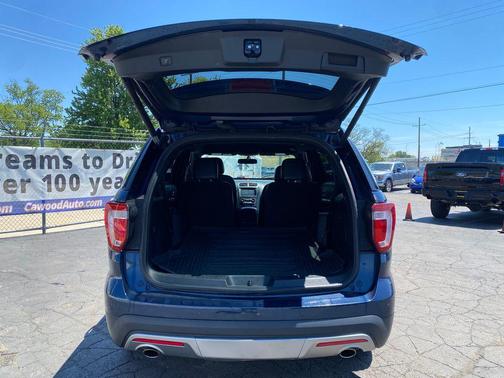 Blue Jeans Metallic 2017 Ford Explorer XLT