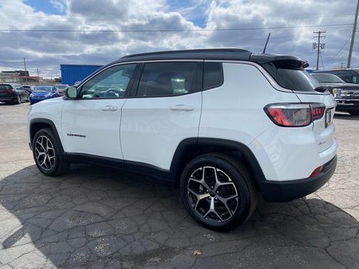 Bright White Clearcoat 2025 Jeep Compass Limited