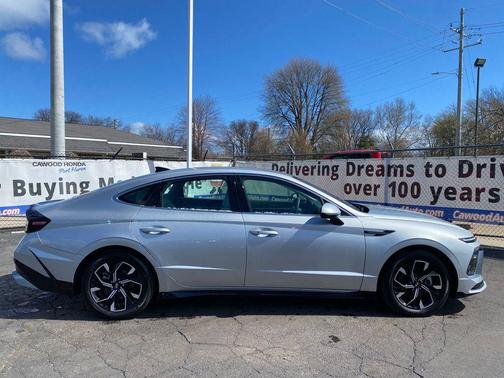 Aero Silver 2025 Hyundai SONATA SEL