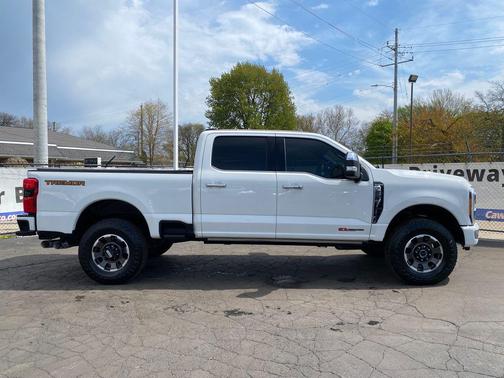 Star White Metallic Tri-Coat 2023 Ford F-250 Platinum