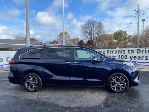2025 Toyota Sienna Platinum