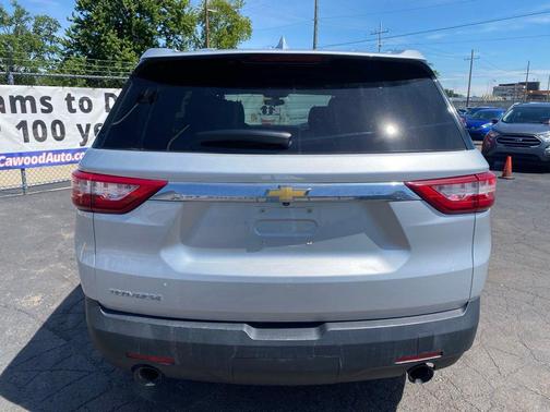 Silver Ice Metallic 2018 Chevrolet Traverse LS