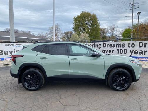 Cacti Green 2025 Chevrolet Trax FWD ACTIV