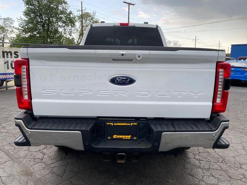 Oxford White 2024 Ford F-250 Lariat