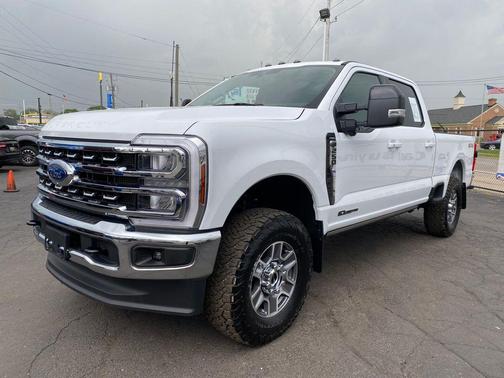 Oxford White 2024 Ford F-250 Lariat