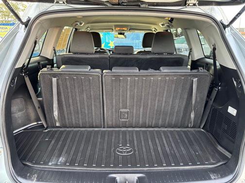 Celestial Silver Metallic 2019 Toyota Highlander LE