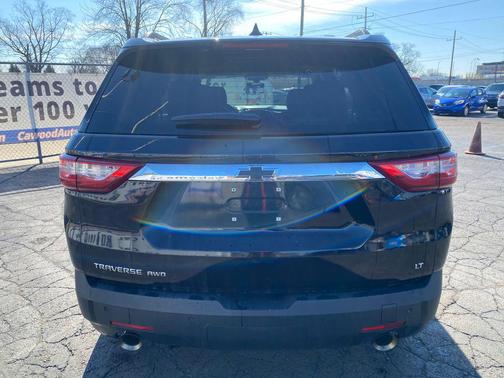 Mosaic Black Metallic 2019 Chevrolet Traverse LT Cloth
