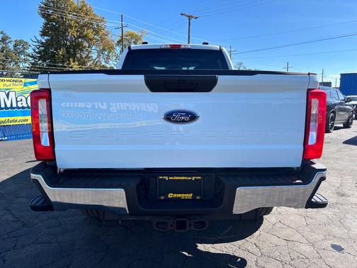 Oxford White 2025 Ford F-250 XLT