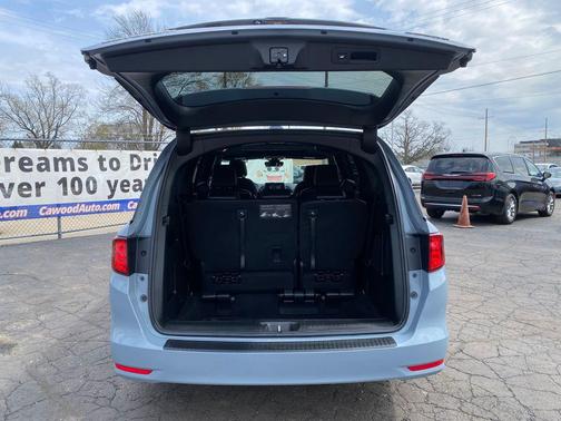 Sonic Gray Pearl 2024 Honda Odyssey Sport