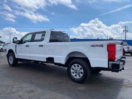 Oxford White 2024 Ford F-250 XLT