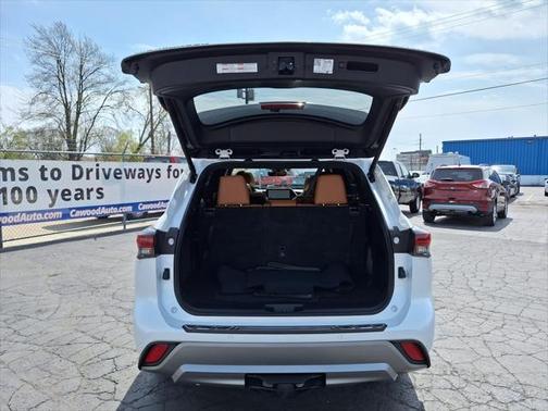 2024 Toyota Highlander Hybrid Platinum