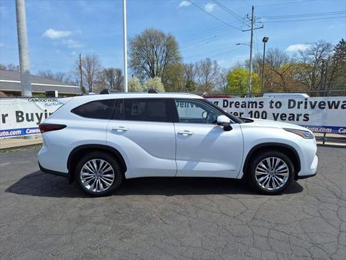2024 Toyota Highlander Hybrid Platinum
