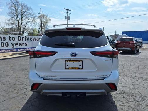 2024 Toyota Highlander Hybrid Platinum