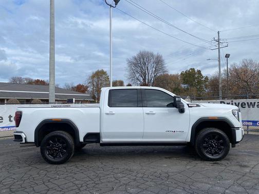 2024 GMC Sierra 2500 AT4