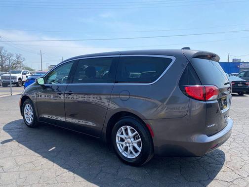 Granite Crystal Metallic Clearcoat 2020 Chrysler Voyager LX