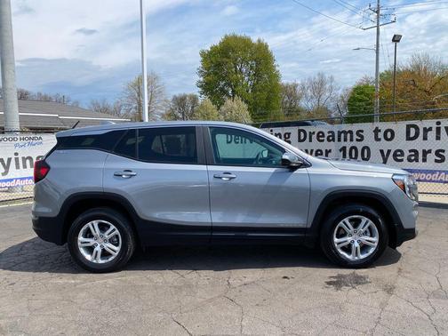 Sterling Metallic 2024 GMC Terrain SLE
