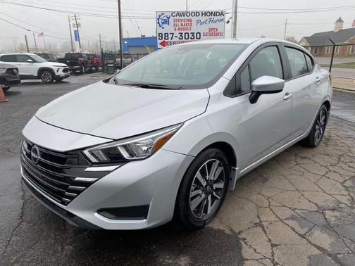 Brilliant Silver Metallic 2024 Nissan Versa 1.6 SV