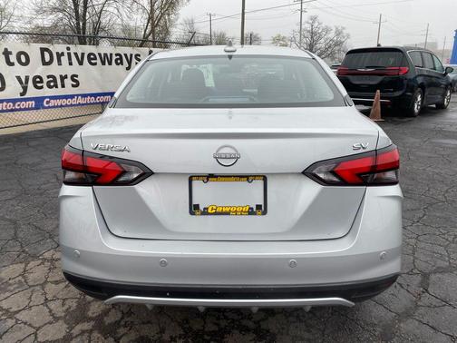 Brilliant Silver Metallic 2024 Nissan Versa 1.6 SV