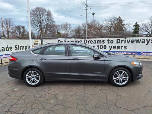 2016 Ford Fusion Hybrid SE