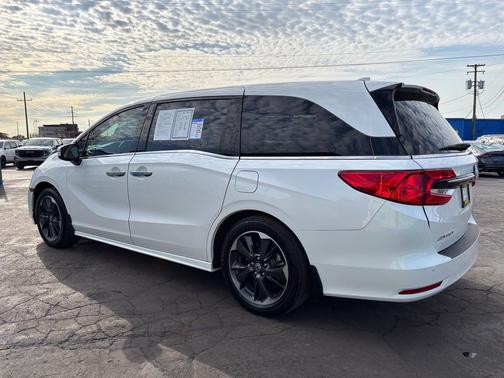 White 2024 Honda Odyssey Elite