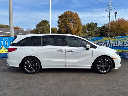 White 2024 Honda Odyssey Elite
