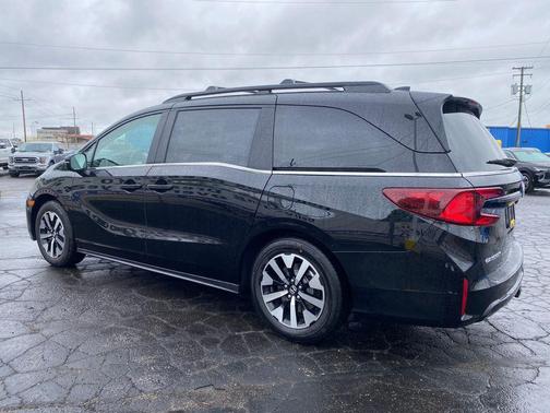Crystal Black Pearl 2026 Honda Odyssey EX-L