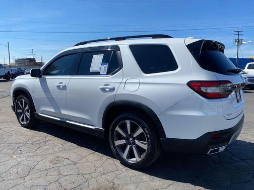 Platinum 2023 Honda Pilot Touring 8-Passenger