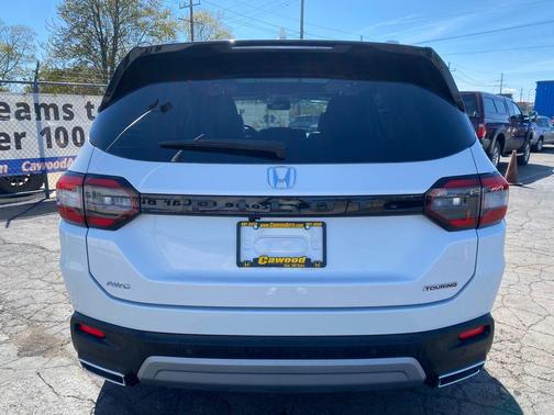 Platinum 2023 Honda Pilot Touring 8-Passenger