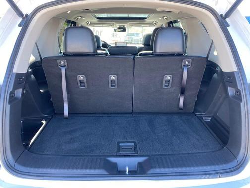Platinum 2023 Honda Pilot Touring 8-Passenger