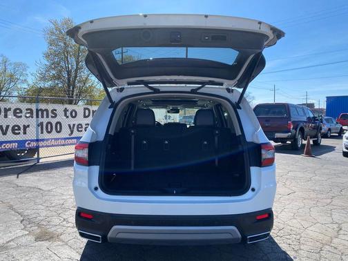 Platinum 2023 Honda Pilot Touring 8-Passenger