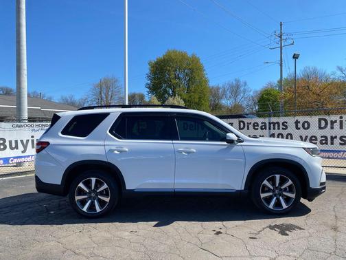 Platinum 2023 Honda Pilot Touring 8-Passenger