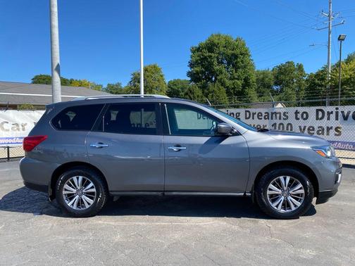2019 Nissan Pathfinder SV