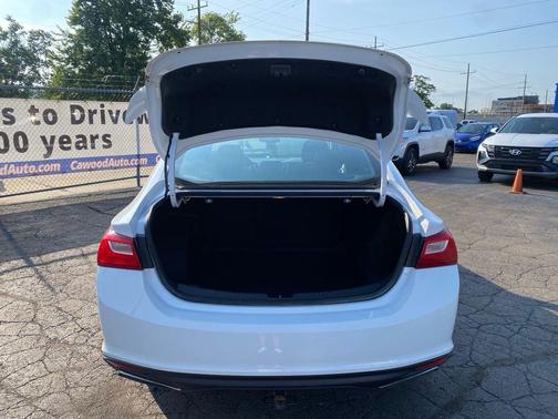 Summit White 2020 Chevrolet Malibu RS
