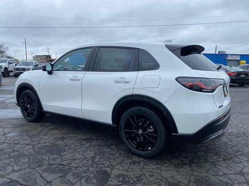 Platinum White Pearl 2026 Honda HR-V AWD Sport