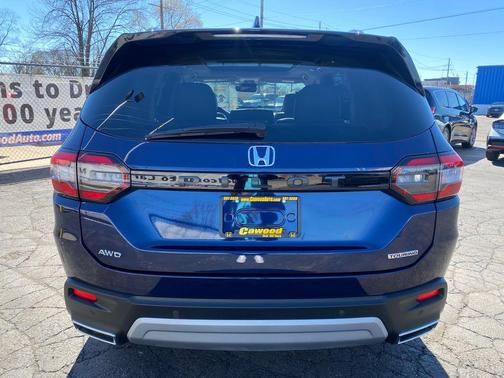 Obsidian Blue Pearl 2024 Honda Pilot Touring 8-Passenger