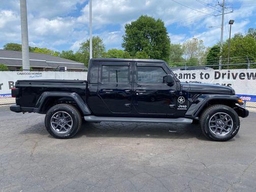Black Clearcoat 2020 Jeep Gladiator Overland
