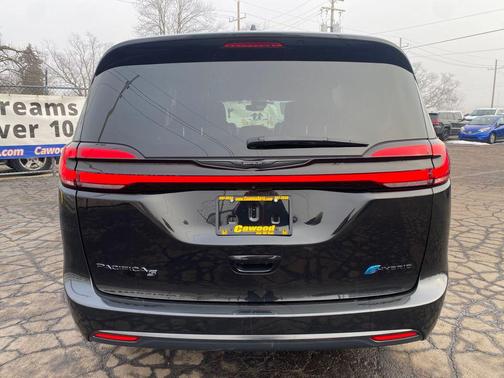 2022 Chrysler Pacifica Hybrid Touring L