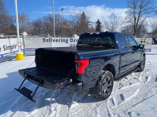 2023 Ford F-150 Lightning LARIAT