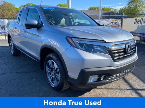 Lunar Silver Metallic 2017 Honda Ridgeline RTL
