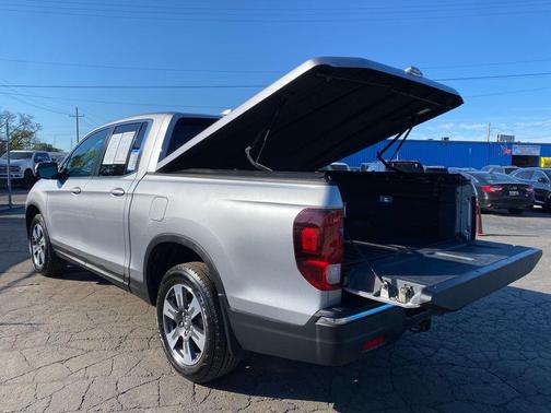 Lunar Silver Metallic 2017 Honda Ridgeline RTL