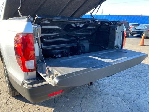 Lunar Silver Metallic 2017 Honda Ridgeline RTL
