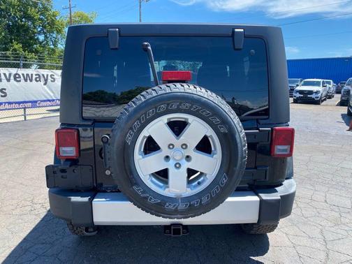Black Clearcoat 2011 Jeep Wrangler Sahara