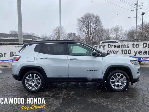 Silver Zynith Metallic Clearcoat 2025 Jeep Compass Limited