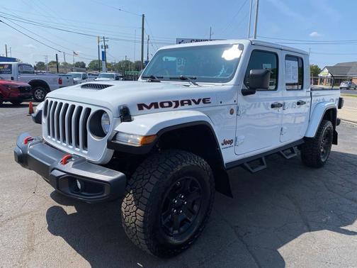 Bright White Clearcoat 2023 Jeep Gladiator Mojave