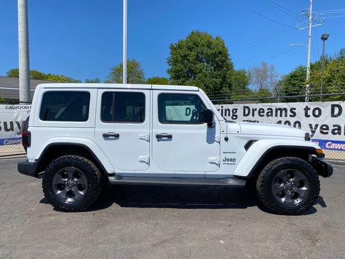 Bright White Clearcoat 2018 Jeep Wrangler Unlimited Sahara