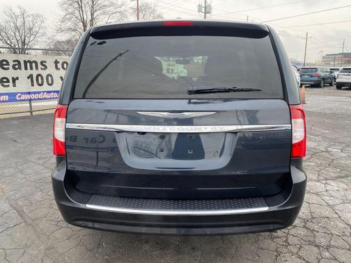 2014 Chrysler Town & Country Touring-L