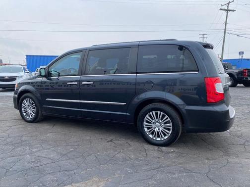 2014 Chrysler Town & Country Touring-L