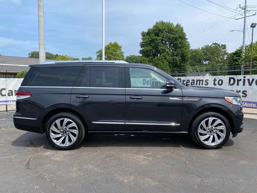 Starlight Gray Premium Colorant 2023 Lincoln Navigator Reserve