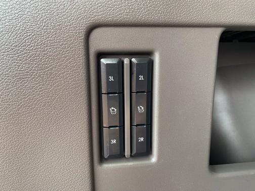 Starlight Gray Premium Colorant 2023 Lincoln Navigator Reserve